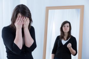 انتقاد از خود چیست؟